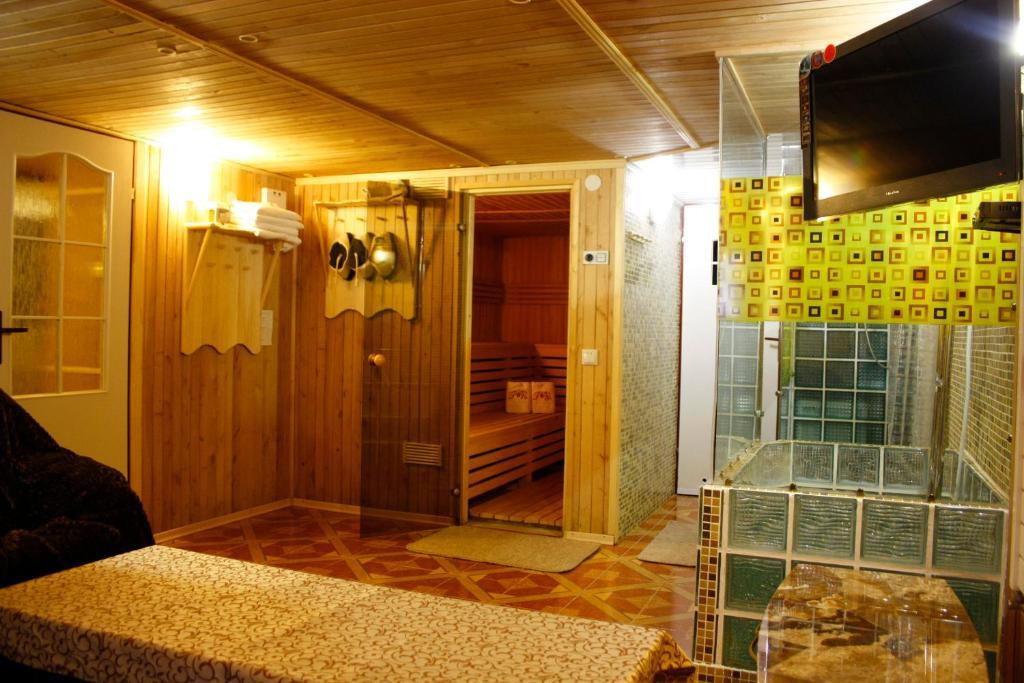 Rayske Yabloko Hotel Lviv Exterior photo